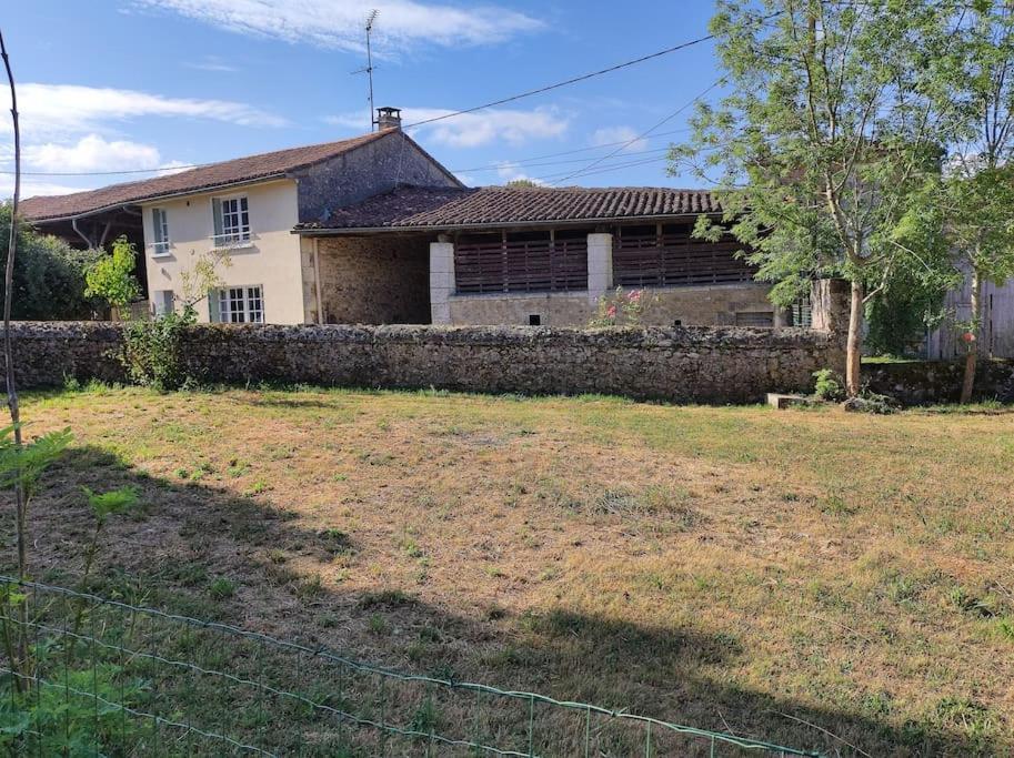 Montbron Maison De Campagne, Bulle De Verdure מראה חיצוני תמונה